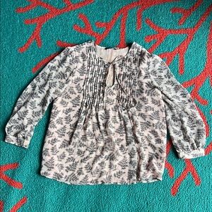 Beautiful Tommy Hilfiger off white top shirt